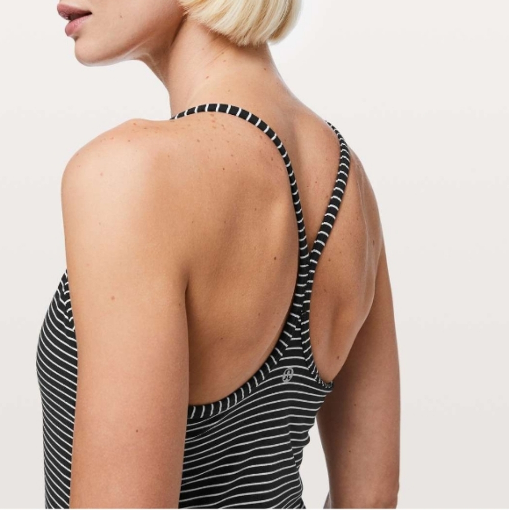 Lululemon • Black & White Mod Stripe Power Y Tank size 8 - Picture 4 of 8